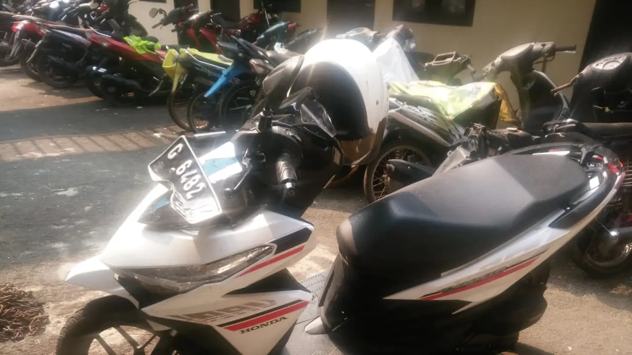 Motor dari Pekalongan Hanyut di Kali Jagakarsa