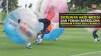 Video serunya aksi saling tubruk Lionel Messi dan pemain Barcelona lain dalam permainan sepak bola bubble.