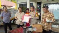Kapolres Bangkalan AKBP Febri Isman Jaya didampingi Kasat Narkoba AKP Kokoh Hari Sanjaya saat jumpa pers penggalan pengiriman sabu seberat 1 kilogram di Mapolres Bangkalan.