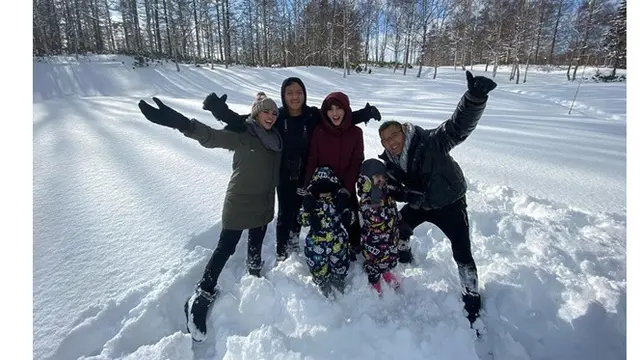 6 Momen Liburan Keluarga Anang Hermansyah di Jepang, Menikmati Musim Dingin