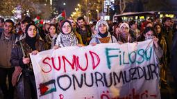 Gelombang aksi unjuk rasa muncul di Istanbul, Turki untuk memprotes tindakan Israel mencegat armada Global Sumud Flotilla (GSF) yang membawa bantuan kemanusiaan ke Gaza. (KEMAL ASLAN/AFP)