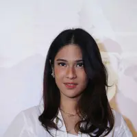 Tidak hanya belajar dari perjuangannya, istri Maulana Indraguna Sutowo itu juga harus belajar logat dan gaya bahasa Jawa dan Belanda.(Nurwahyunan/Bintang.com)