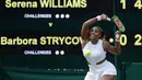 Petenis AS, Serena Williams mengembalikan bola ke arah petenis Republik Ceko, Barbora Strycova pada babak semifinal Grand Slam Wimbledon di All England Lawn Tennis Club, Kamis (11/7/2019). Serena Williams menang dua set langsung dengan skor 6-1, 6-2, dalam laga berdurasi 59 menit. (AP/Ben Curtis)