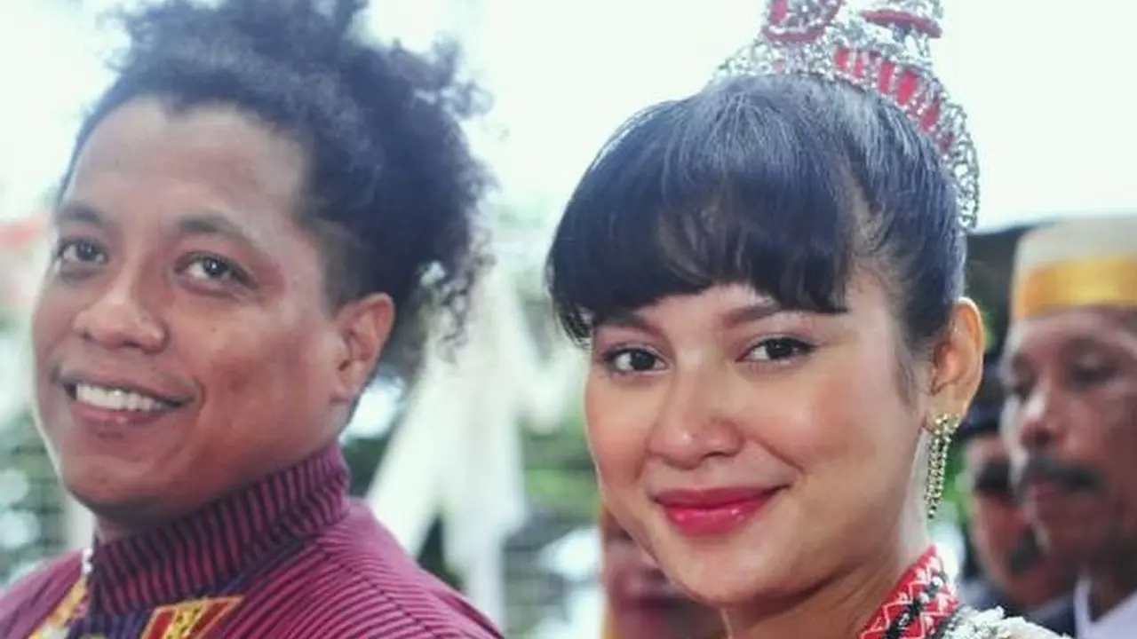 Indah Permatasari dan Arie Kriting