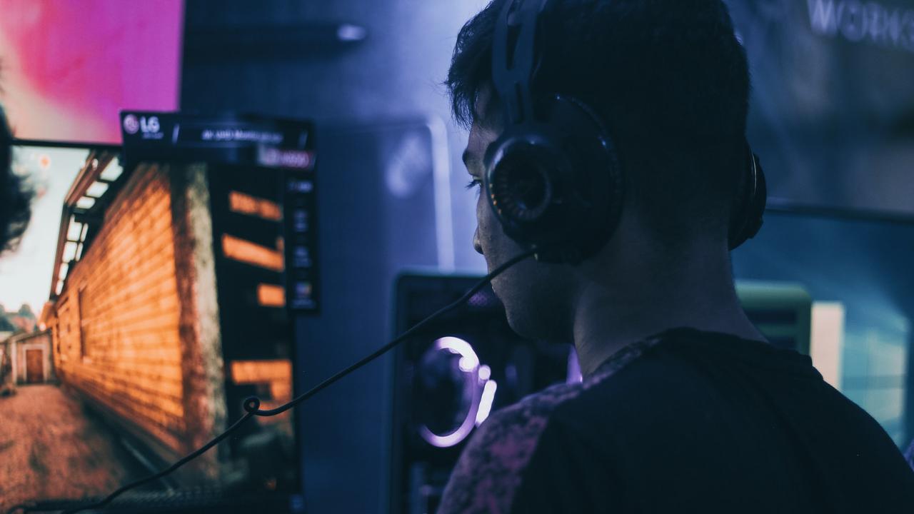 Ilustrasi gamer  (sumber: Unsplash)