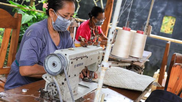 Perhelatan BRI Liga 1 menjadi secercah harapan baru bagi pelaku Usaha Mikro Kecil dan Menengah (UMKM) di Bali dan sekitarnya.