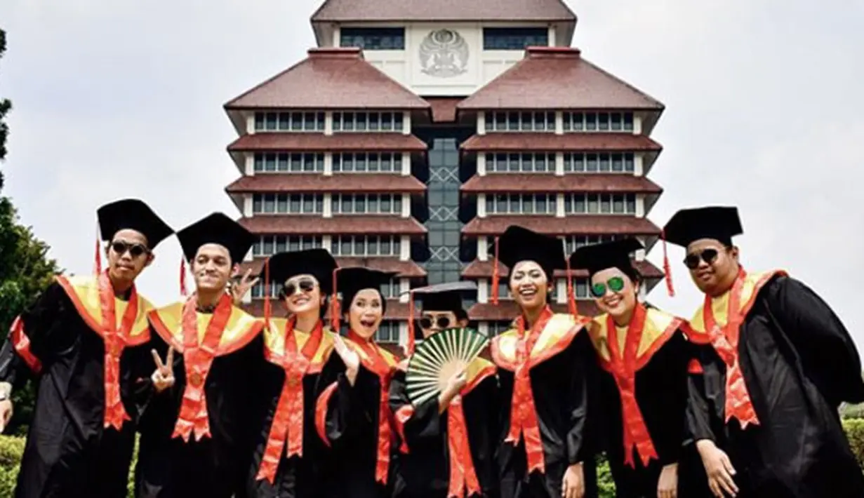 Saat gladi resik, mantan personel Blink ini tampil cantik dengan mengenakan kebaya warna merah. (Foto: instagram.com/febbyrastanty)