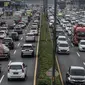 Arus kendaraan saat melintas di ruas Tol Dalam Kota dan Jalan MT Haryono, Jakarta, Rabu (27/4/2022). Kepala Dinas Perhubungan DKI Jakarta Syafrin Liputo menjelaskan, sistem ganjil genap yang diberlakukan pada 13 ruas jalan di Jakarta akan ditiadakan saat libur Lebaran atau selama tujuh hari, yakni mulai 29 April 2022, lalu lanjut 1-6 Mei 2022. (merdeka.com/Iqbal S. Nugroho)