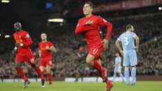 Para pemain Liverpool merayaan gol yang dicetak oleh Roberto Firmino ke gawang Stoke pada laga Premier League di Stadion Anfield, Inggris, Rabu (28/12/2016). Liverpool mennag 4-0 atas Stoke. (Reuters/Darren Staples)