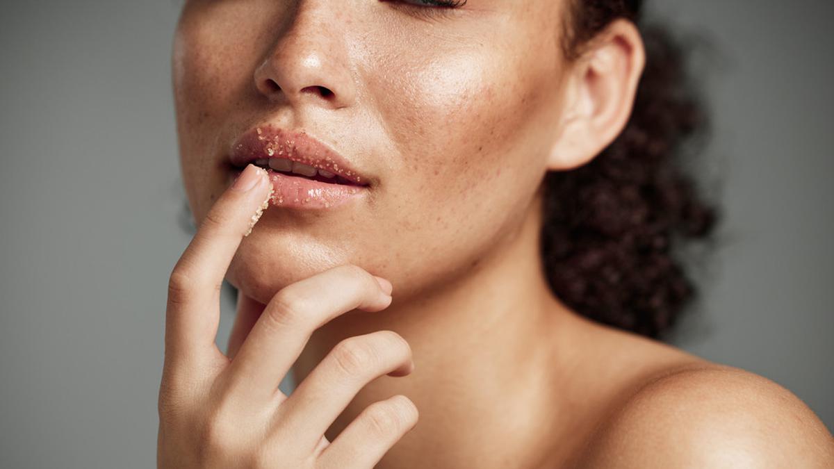 Manfaat Eksfoliasi Bibir untuk Tampilan yang Lebih Plumpy, Cari Tahu Tips Perawatannya yang Tepat!