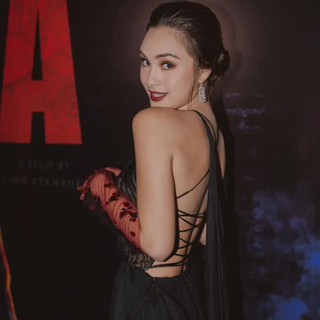 Film Horor Kedua, Ini 6 Potret Penampilan Caitlin Halderman di Gala Premiere Ivanna