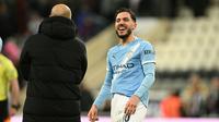 Pemain anyar Man City, Rayan Cherki, merayakan golnya ke gawang Newcastle United pada lanjutan Carabao Cup di St. James' Park, Rabu (14/1/2026) dini hari WIB. (Oli SCARFF / AFP)