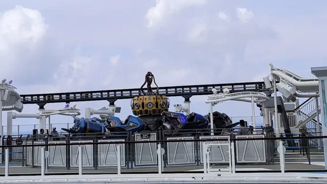 Ujicoba Rollercoaster di Disney Adventure