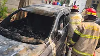 Sebuah Mobil Jadi Korban Bakar Sampah Sembarang