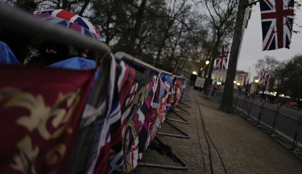 Kerajaan Inggris menggelar hajatan besar pada 6 Mei 2023, yaitu penobatan Raja Charles III dan Ratu Camilla. (AP Photo/Alberto Pezzali)