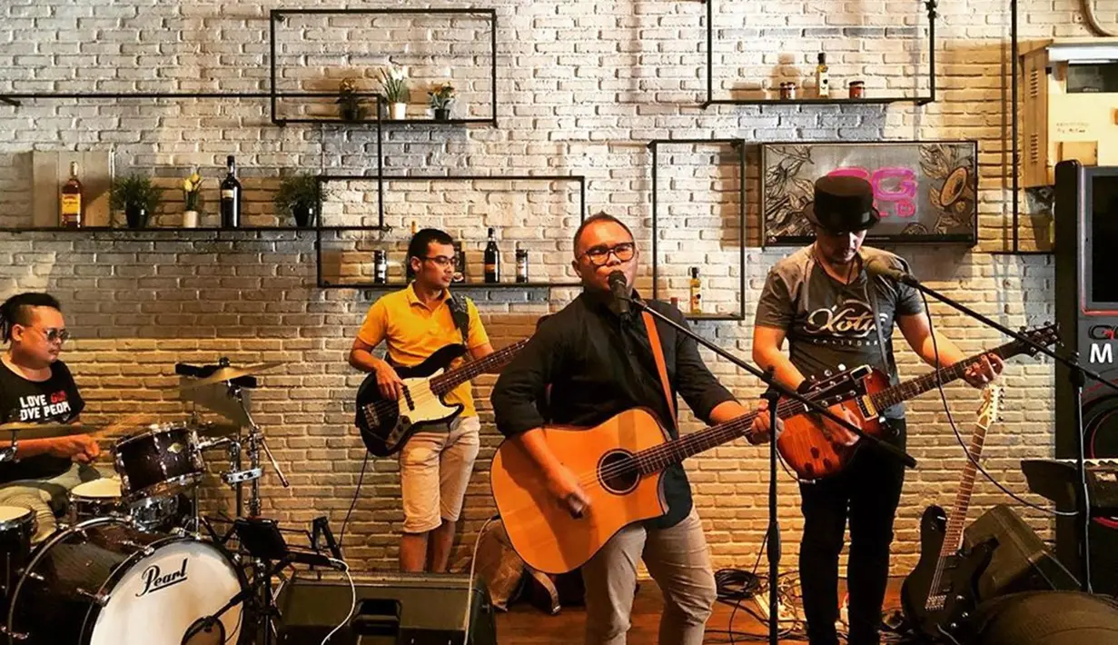 Dalam konser tunggalnya nanti, Badai menggandeng beberapa penyanyi seperti Donnie Sibarani eks Ada band, Melly Mono, Mikha Tambayong, Maria Calista, Rayen Pono, Rando Sembiring dan Female Stars.(Liputan6.com/IG/@_.badaithepianoman)