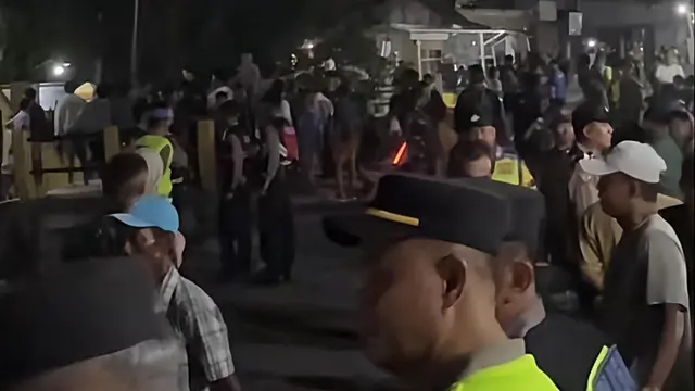 Pesta musik dangdut berujung ricuh yang menewaskan pemuda. (Liputan6.com/Arief pramono)