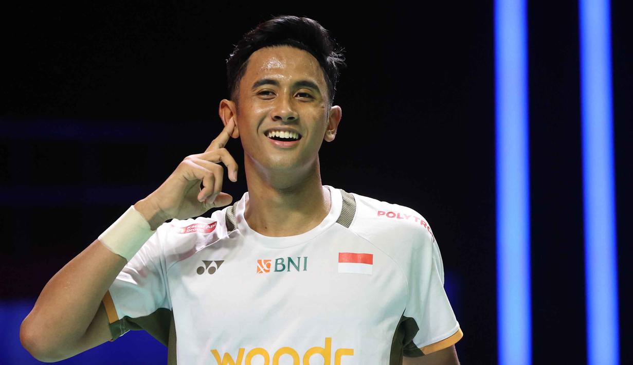 Pebulu tangkis tunggal putra Indonesia, Alwi Farhan merayakan kemenangan atas wakil Taiwan, Chi Yu Jen pada babak semifinal Indonesia Masters 2026 di Istora Gelora Bung Karno, Senayan, Jakarta, Sabtu (24/1/2026). (Bola.com/M Iqbal Ichsan)