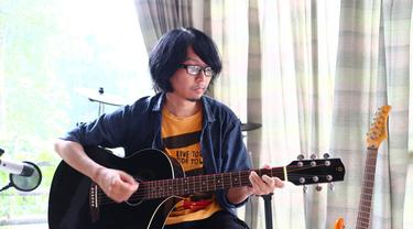 Lirik Dan Kunci Gitar Kepompong