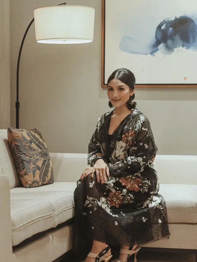 Gaya Anggun Erina Gudono Restui Kaesang Pangarep Maju Jadi Depok 1