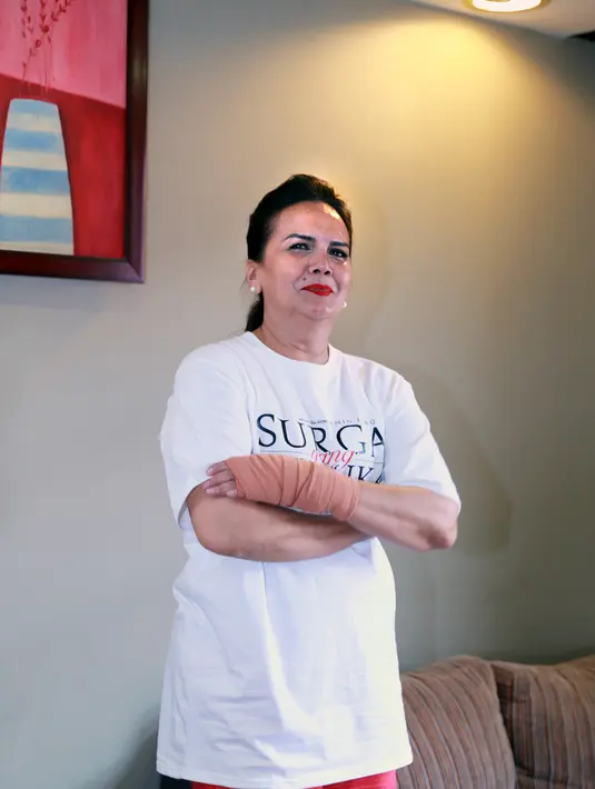 "Itulah yang saya lihat dalam skrip Surga Yang Terluka. Saat cuci baju mata saya berkaca-kaca. Dan kali ini saya berikan script ke pada ibu saya biasanya enggak," katanya. (Adrian Putra/Bintang.com)