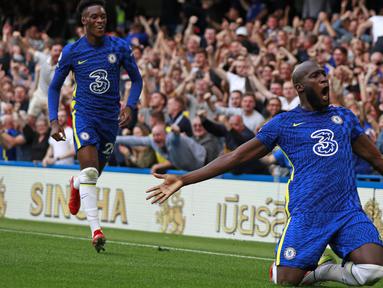 Chelsea mampu menumbangkan Aston Villa 3-0 di Stamford Bridge pada pekan keempat Liga Inggris, Sabtu (11/9/2021) malam WIB. Romelu Lukaku menjadi bintang kemenangan The Blues dengan mencetak dua gol. (Foto: AP/Ian Walton)