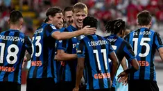 Liga-liga top Eropa musim 2022/2023 yang telah berlangsung sebanyak 6 hingga 7 pekan tampak tak bersahabat dengan klub-klub unggulan. Beberapa klub unggulan rata-rata telah mengalami kekalahan di awal musim ini. Kejutan justru ditampilkan 5 klub non-unggulan berikut ini yang belum tersentuh sekalipun kekalahan. Berikut kelima klub tersebut. (AFP/Miguel Medina)