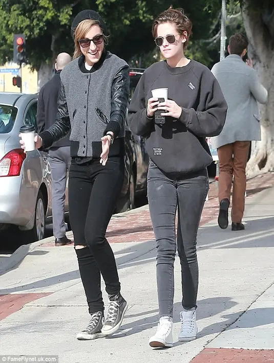 Alicia Cargile dan Kristen Stewart sudah lama saling mengenal satu sama lain. Bahkan, keduanya sudah tinggal satu atap di kawasan Los Felice, California, AS. (Dailymail/Bintang.com)