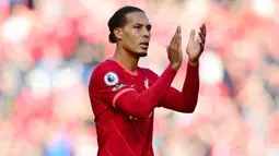 Virgil van Dijk - Pemain asal Belanda ini dibeli Liverpool dari Southampton dengan mahar 84,6 juta euro dan menjadikannya sebagai bek termahal di dunia kala itu. Berkat ketangguhannya Van Dijk sukses membawa The Reds juara Liga Champion dan Premier League. (AFP/Paul Ellis)