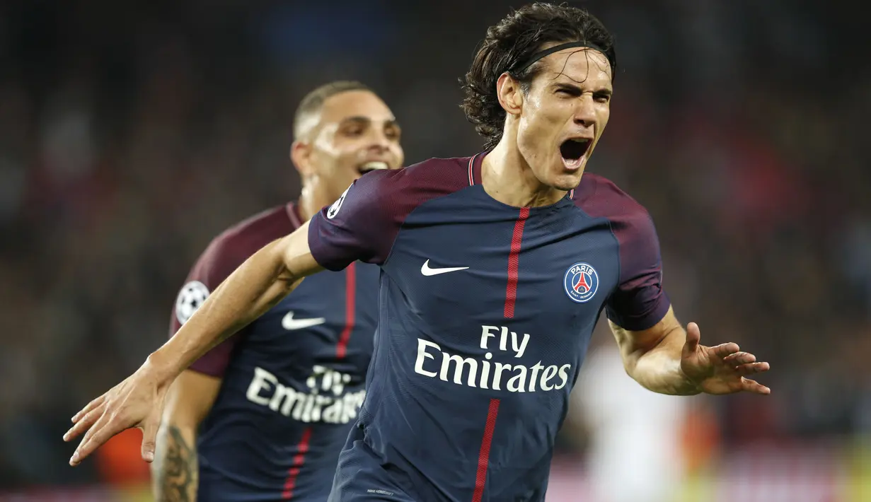 Penyerang PSG, Edinson Cavani merayakan satu golnya ke gawang Bayern Munchen pada laga grup B Liga Champions di Parc des Princes stadium, Paris,(27/9/2017). PSG menang 3-0.(AP/Christophe Ena)