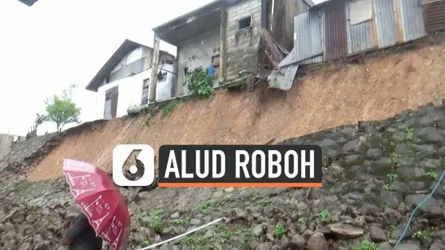 Sebuah talud (dinding penyangah tanah) setinggi 50 meter roboh akibat hujan deras dan gempa yang sempat menggoyang kawasan Ambon, Maluku.