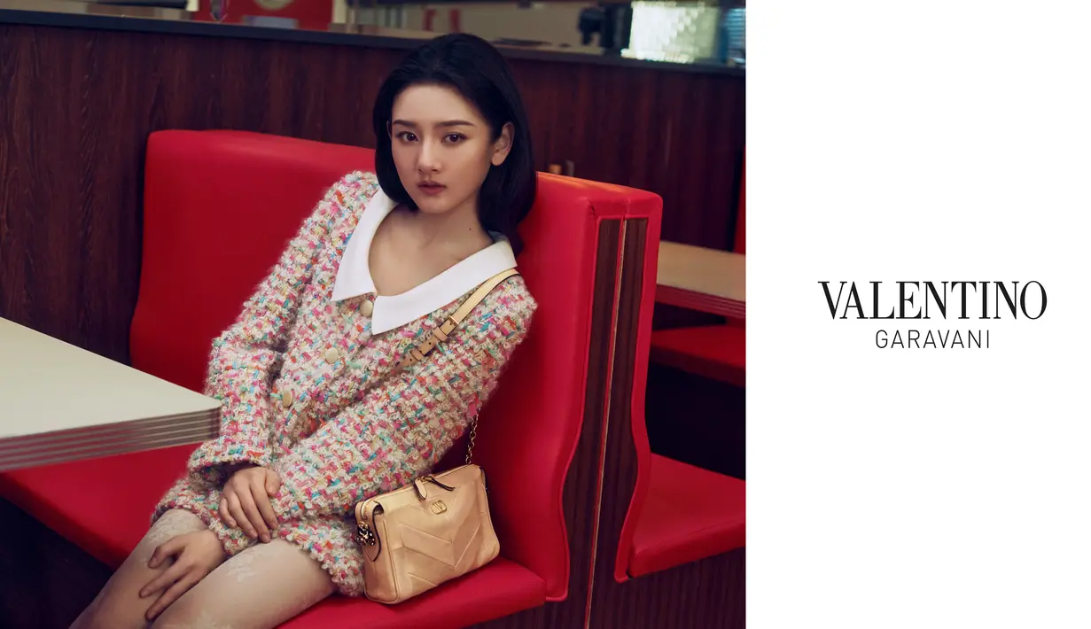 Tidak berhenti pada kampanye visual, Valentino juga persembahkan ‘Illuminate Your Dream. Ini adalah sebuah Chinese Lantern Fair yang akan digelar di Shanghai, tepatnya di The Shanghai Tianhou Palace, kuil bersejarah yang dibangun pada tahun 1884 di sepanjang Suzhou Creek, kawasan Jing’an.  [Valentino]