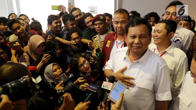 Salam Prabowo Subianto Saat Hadiri Rakernas Gerindra