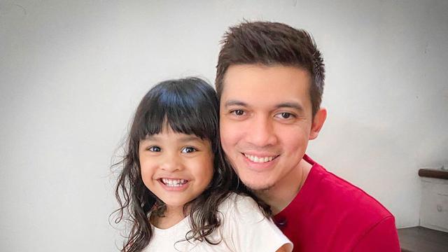 6 Potret Irwansyah Momong Hawwa Buah Hati Shireen Sungkar, Bak Anak Kandung