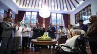 Prabowo Subianto menggelar syukuran bersama keluarganya usai mendapat kenaikan pangkat jenderal bintang 4 .(Foto: Tim Prabowo)