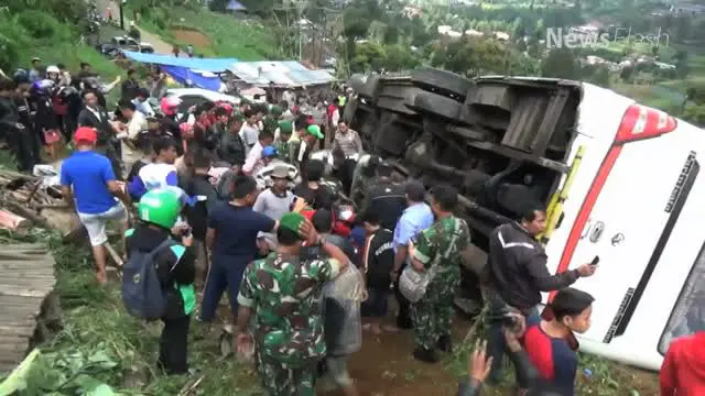 Kernet bus pariwisata Kitrans yang terlibat kecelakaan dengan sejumlah kendaraan di Desa Ciloto, Kecamatan Cipanas, Cianjur, Jawa Barat pada Minggu 30 April 2017, ditangkap di Jakarta. 