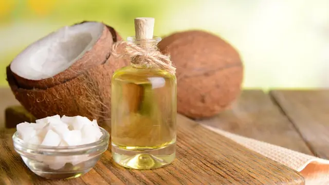 Benarkah Minum Minyak Kelapa Dapat Lancarkan Pencernaan?