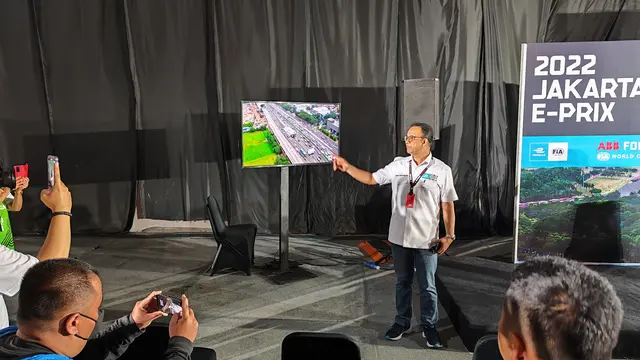 Anies Baswedan Tinjau Media Center Formula E