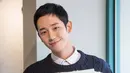 Saat ini mata publik sedang tertuju pada Jung Hae In. Tak hanya wajahnya yang tampan, tapi kemampuan aktingnya juga membuat publik menjadi jatuh cinta dengan aktor kelahiran 1 April 1988 itu. (Foto: instagram.com/holyhaein)