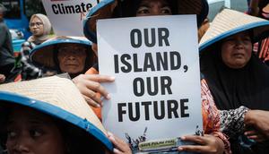 Pemberian izin dari Kementerian Kelautan dan Perikanan (KKP) yang dinilai sejumlah pihak secara serampangan membuat Pulau Pari dan warganya menanggung beban berlipat yang mengancam eksistensi pulau ini. (Yasuyoshi CHIBA/AFP)