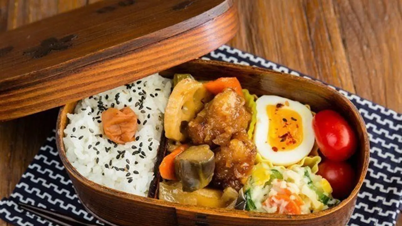 3 Inspirasi Bekal Makan Siang yang Bisa Dimasak di Kantor