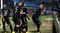 PSIS selebrasi setelah menjebol gawang Persela di Stadion Surajaya, Lamongan, Jumat (5/10/2018). (Bola.com/Ronald Seger Prabowo)