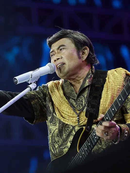 Selain Rhoma Irama, panggung ulang tahun MNCTV yang ke-24 pada Selasa 20 Oktober 2015 tersebut juga dimeriahkan oleh deretan penyanyi tanah air seperti Wali dan Karina Salim. (Deki Prayoga/Bintang.com)