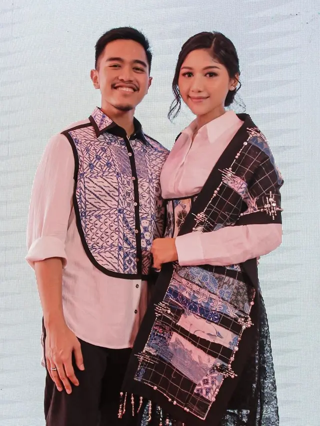 Tulis Pesan Romantis, Ini 6 Potret Kaesang Pangarep yang Selalu Didampingi Erina Gudono