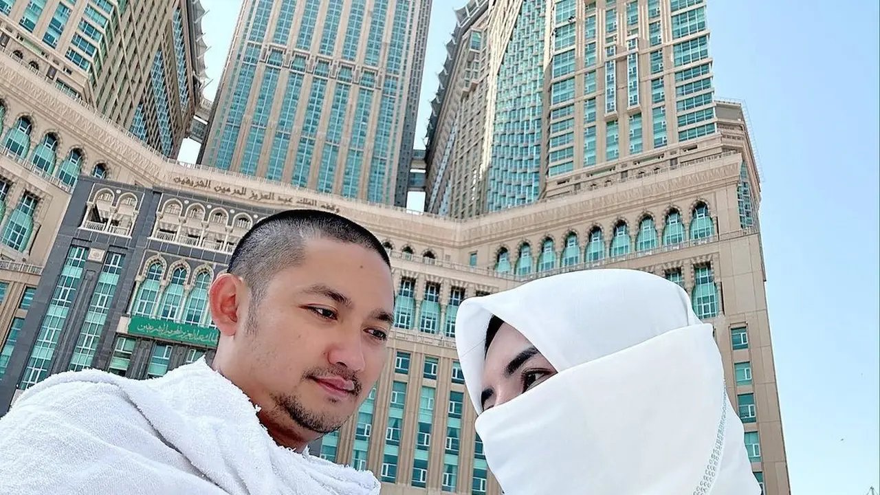 Angga Wijaya umrah