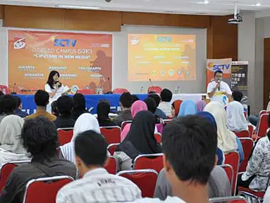 Ratusan mahasiswa mengikuti acara pembukaan Sctv Goes to Campus di Kampus Fisipol Universitas Yogyakarta (15/3).(Foto: Achmad Nur)