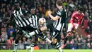 Amad Diallo sukses menjadi bintang kemenangan Manchester United saat menaklukkan PAOK pada laga Liga Europa 2024/2025 di Old Trafford, Jumat (8/11/2024). (AP Photo/Dave Thompson)