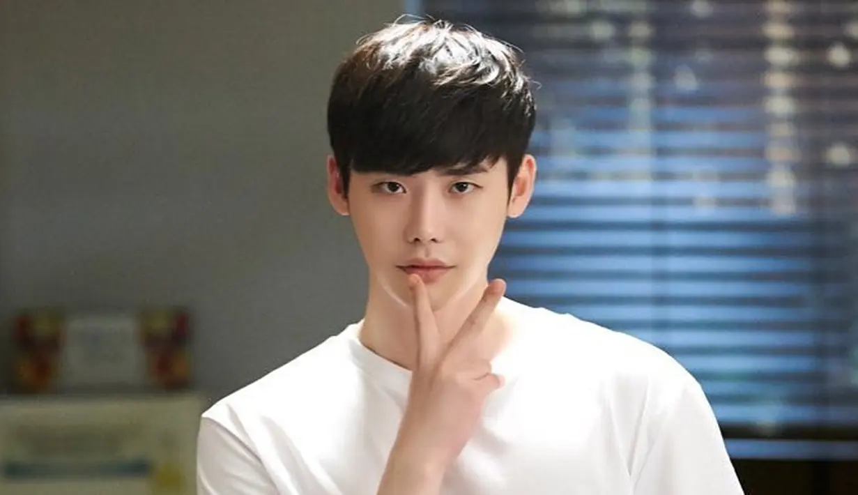 Namun pada hari itu, Shin Hye Sun yang merupakan pemeran utama wanita belum terlihat syuting. (Foto: instagram.com/jongsuk0206)
