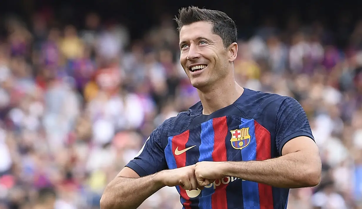 Pemain asal Polandia itu juga sempat mencetak satu gol lagi pada menit ke-48 yang membuat Barcelona unggul 3-0. (AFP/Josep Lago)