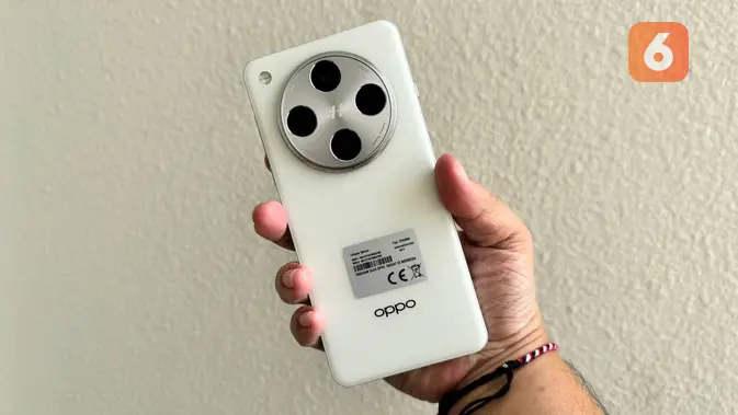 <p>Oppo Find X8 Pro. Liputan6.com/Yuslianson</p>